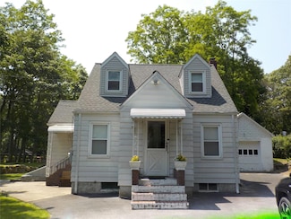 92 Lincoln Blvd, Hauppauge, NY 11788