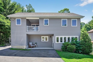 36 Bluff Ave, Greenwood Lake, NY 10925
