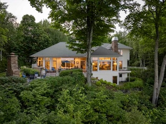 1313 Meadow Gate Ln, Harbor Springs, MI 49740