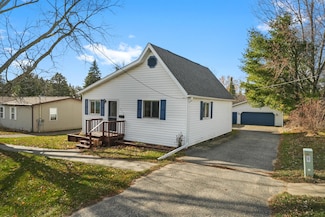 315 S 4th St, West Branch, MI 48661