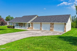 660 Privet Dr, Dandridge, TN 37725