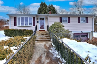59 Turnor Ave, Oakville, CT 06779