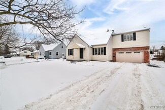 927 Pioneer Dr, North Tonawanda, NY 14120