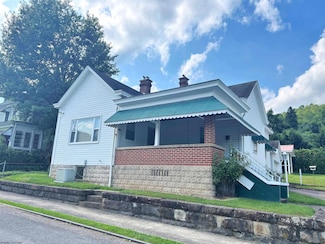 302 Adams St, Mannington, WV 26582