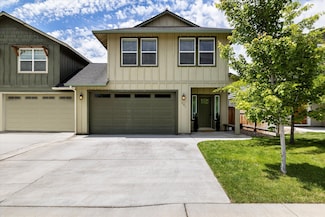 151 NW 29th St, Redmond, OR 97756