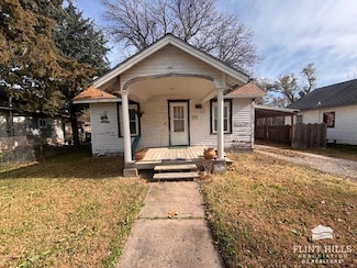 210 S 10th St, Herington, KS 67449