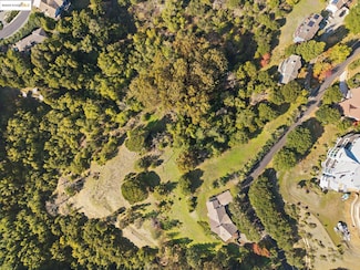 11330 Lochard St, Oakland, CA 94605