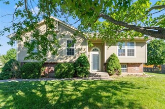 1237 SE Scenic Dr, Blue Springs, MO 64014