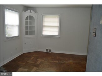 14 College Cir, Stratford, NJ 08084