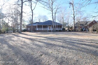 2407 Oakview Dr, New Bern, NC 28562