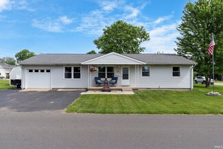 16 E Clark St, Flora, IN 46929