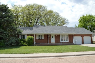 809 N Hickok St, Ulysses, KS 67880
