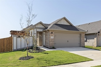1649 Edgeway Dr, Aubrey, TX 76227