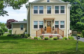 196 Wolcott Ave Unit 2, Middletown, RI 02842
