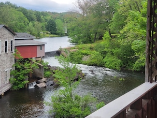 18 Main St, Ashland, NH 03217