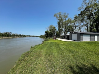 1074 W Taylor Lake Cir, Livingston, TX 77351