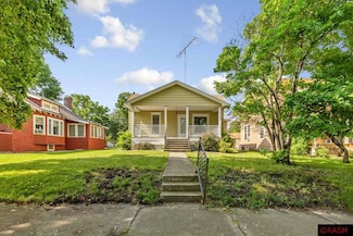 611 611 Ne 3rd Ave, Waseca, MN 56093
