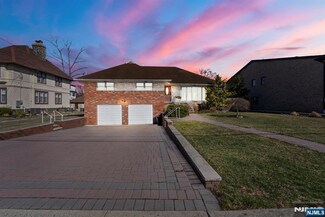 1070 Cumbermeade Rd, Fort Lee, NJ 07024