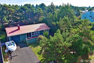 516 Sand Dune Ave SW, Ocean Shores, WA 98569