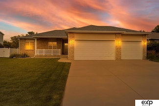 6530 Blackstone Rd, Lincoln, NE 68526