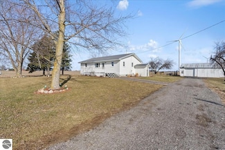 5225 E Van Buren Rd, Breckenridge, MI 48615