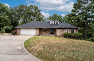 704 E Red Oak St, Siloam Springs, AR 72761