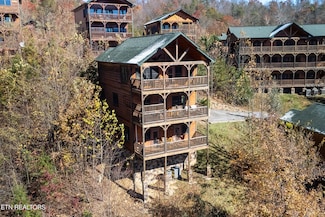 655 Gatlinburg Falls Way, Gatlinburg, TN 37738