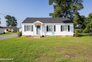 105 Davis St, Clinton, NC 28328