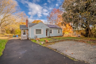 1172 Wintergreen Ave, Hamden, CT 06514