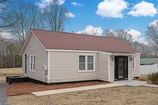 406 S Byrd St, Eden, NC 27288