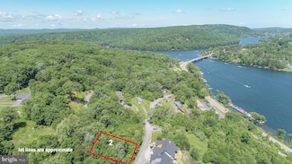 2 Overlook Ridge Dr S, Oakland, MD 21550