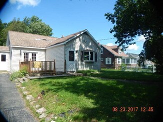 21 Hammond St, Saranac, NY 12981