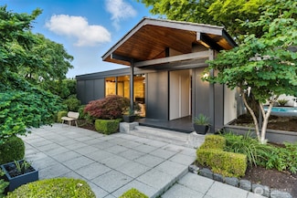 615 Bayside Rd, Bellingham, WA 98225