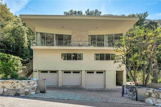 1220 Country Club Dr, Burbank, CA 91501