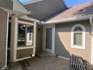 936 Winterberry Dr, Woodbury, MN 55125