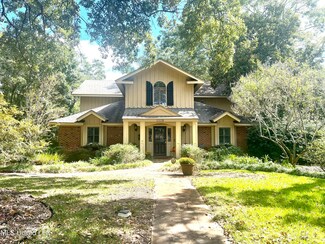 1118 Driftwood St, Pascagoula, MS 39567