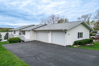 860 Breckenboro Rd, Davis, IL 61019