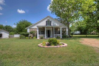 308 N Mccracken St, Chouteau, OK 74337