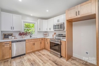 1231 Dean St, Charlotte, NC 28216