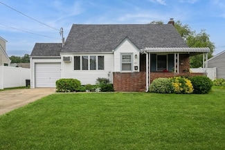 487 17th St, West Babylon, NY 11704