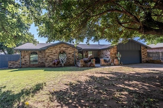 3 Peterson Dr, Clinton, OK 73601