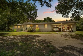 327 Laura Ln, Bastrop, TX 78602