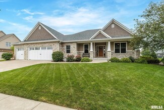6429 Whispering Pines Dr, Davenport, IA 52807