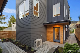 2618 A E Roy St, Seattle, WA 98112