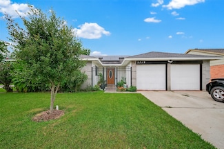 2719 Flintrock Cir, Houston, TX 77067