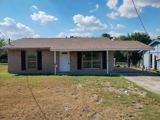 1006 Mesquite St, Refugio, TX 78377