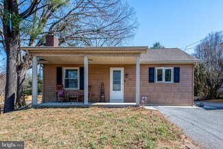 17 Wilson Ave, Leola, PA 17540
