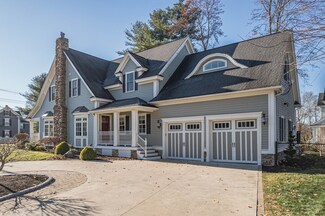 688 Andover St, Lowell, MA 01852