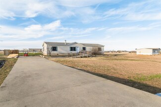 407 Wrangler Dr, Southmayd, TX 76268