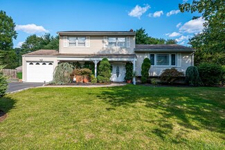 2 Julie Dr, Edison, NJ 08820